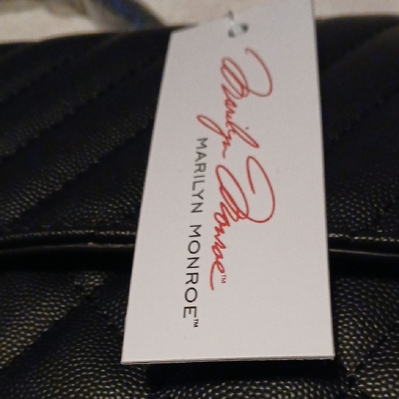 Marilyn Monroe Black Quilted Shoulder Bag with Magnetic Flap Closure - Picture 5 of 9